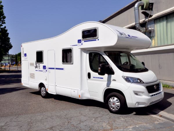 Vende il camper ma lo pagano con assegno falso