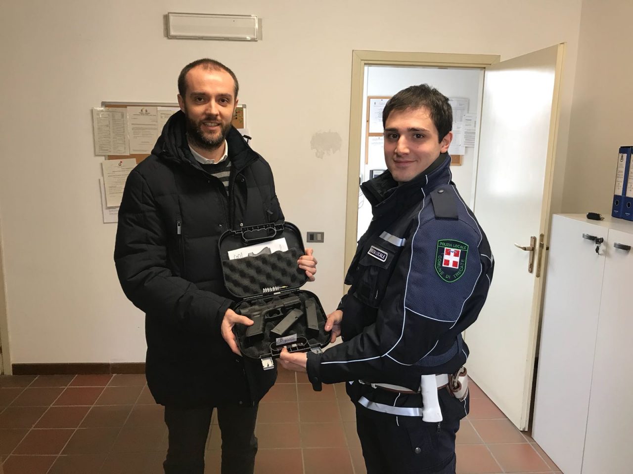 Armi nuove per i vigili urbani di Trecate