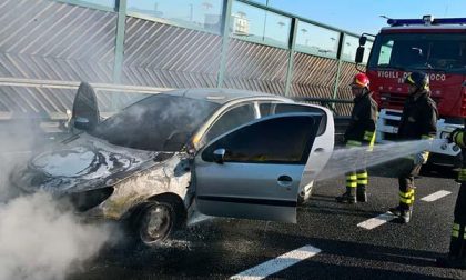 Auto prende fuoco in autostrada: è successo in A4