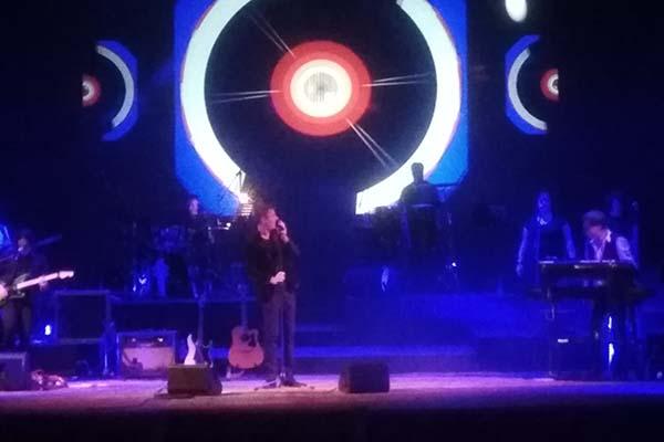 Con The Chauffeur Reunion, Coccia gremito e in piedi a ballare