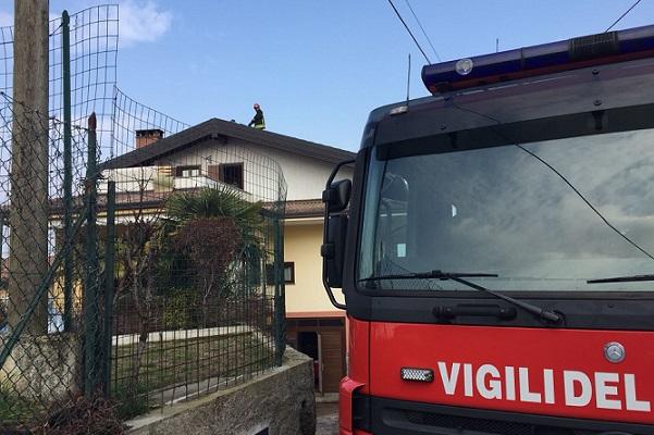 Divignano: incendio a un tetto