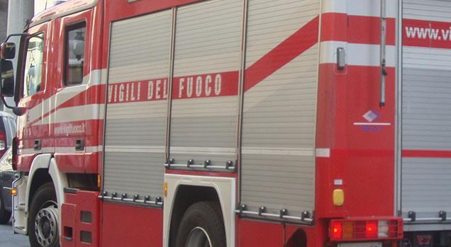 Donna cade dal quinto piano e muore in corso Vercelli