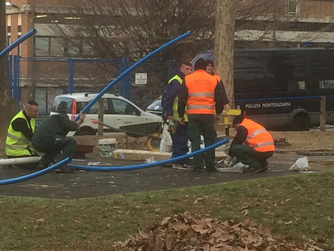 Detenuti di nuovo al lavoro nei parchi in città