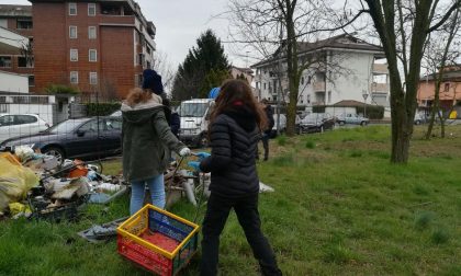 Gli scout sistemano il parco di via Cefalonia