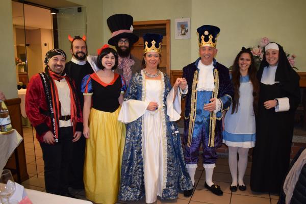 In maschera al ristorante, è il Lunzon di Borgomanero (fotogallery)