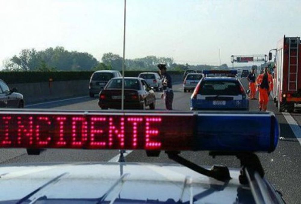 Pullman fuori strada su A4 viaggiava da Torino a Zagabria 26 FERITI