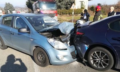 Incidente tra due auto a Paruzzaro, una a Gpl