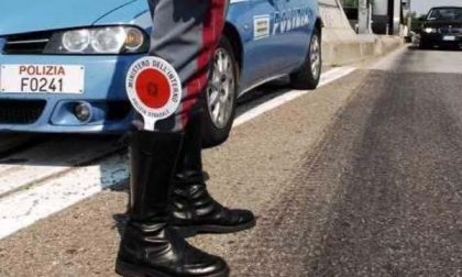 Arona motociclista non si ferma dopo un incidente: rintracciato dalla Polizia