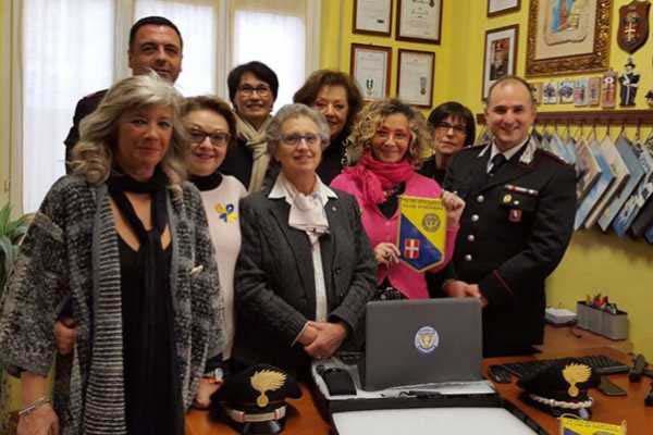 Kit antiviolenza donato ai Carabinieri di Trecate dal Soroptimist