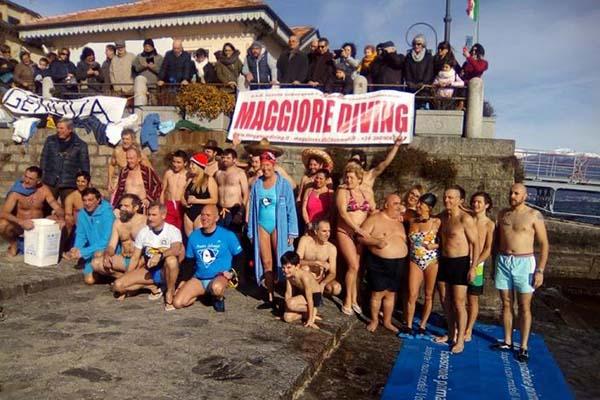 Tuffo nel lago a Cannobio