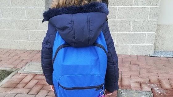 Scuola Bottacchi Novara: in classe tutti con lo zaino uguale