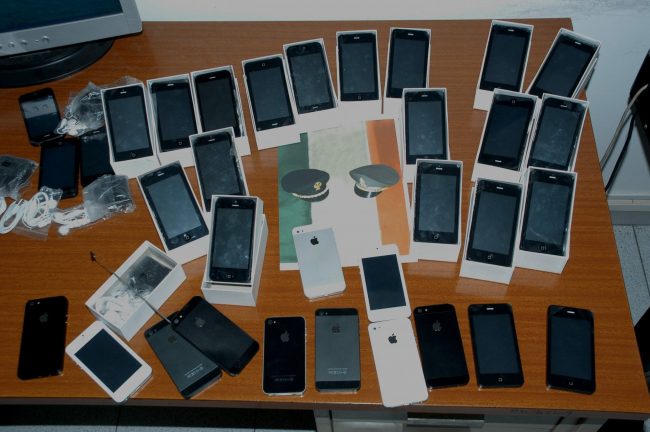 IPhone falsi sequestrati oltre 200 articoli dalla Guardia di Finanza