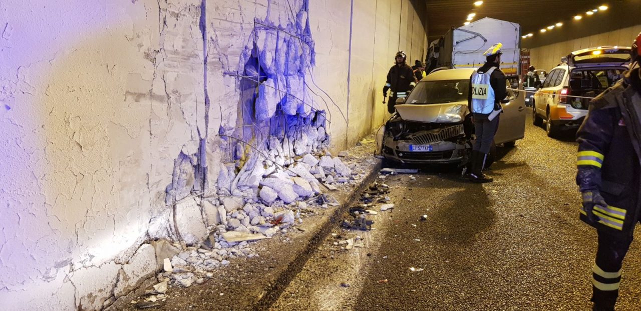 Terribile incidente sulla A26 tra Vergiate e Castelletto – FOTO