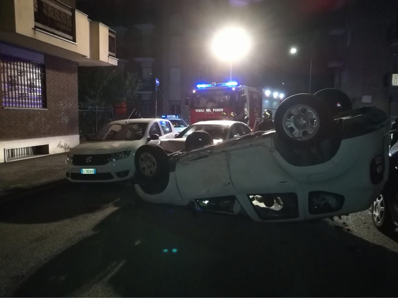 Auto ribaltata in via Boggiani