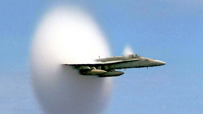 Boom sonico | Caccia all’inseguimento di un aereo, ecco perché
