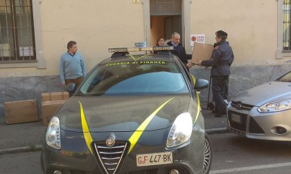 Guardia di Finanza dona alla Caritas migliaia di felpe e magliette
