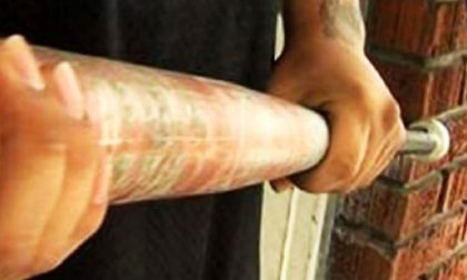 Arancia meccanica a Chivasso: ragazzino picchiato con mazza da baseball
