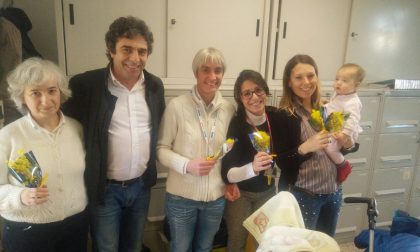 Besozzi consegna mimose alle 71 dipendenti della Provincia