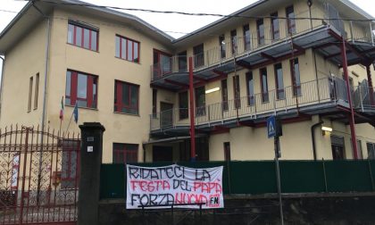 Striscione polemico fuori dalle scuole: "Ridateci la festa del papà"