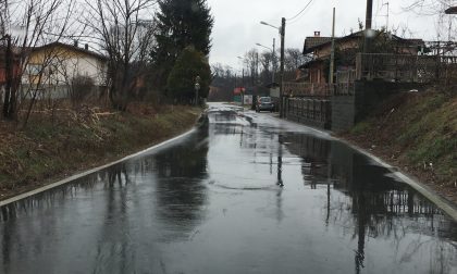 Castelletto Ticino: le buche di via Beati sembrano quelle di Roma