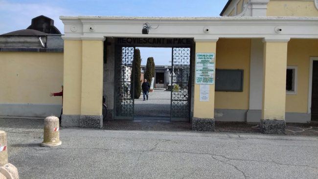 Orrore nel torinese: aprono tomba e rubano gioielli