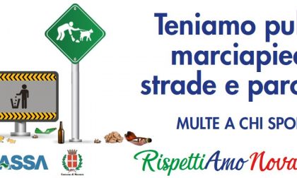 Campagna di Assa con manifesti per l'ambiente