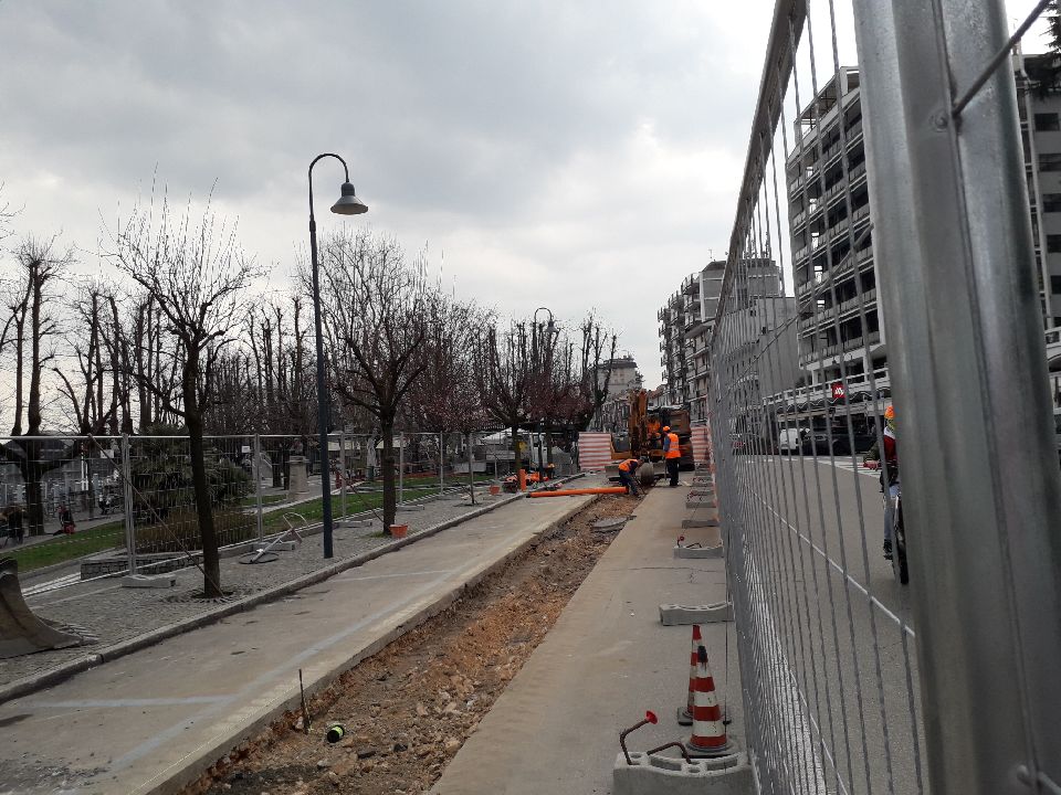 Commercianti infuriati per i lavori sul lungolago.