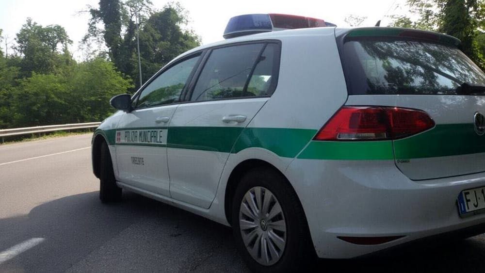 Rapinatore fermato dai passanti a Trecate