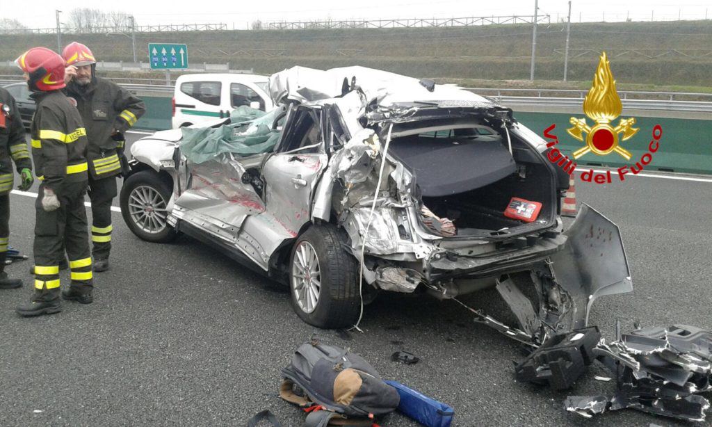 Incidente mortale sulla A4, coinvolti due tir e una macchina