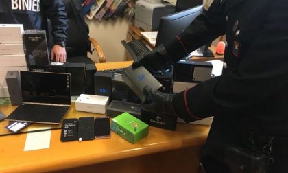 Furti nei negozi di telefonia fermati gli autori