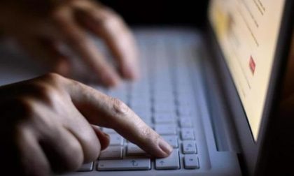 Conosce in chat Anna, la incontra e scopre.. che è un uomo
