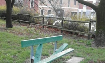 Vandali in azione al parchetto di via Pernati FOTOGALLERY