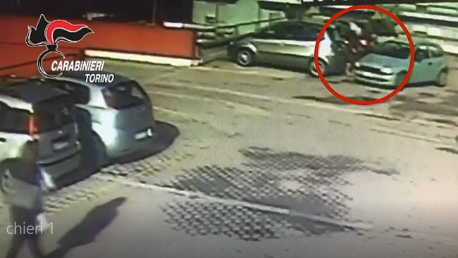 Furti nei parcheggi con il trucco dello straniero che chiede informazioni – VIDEO