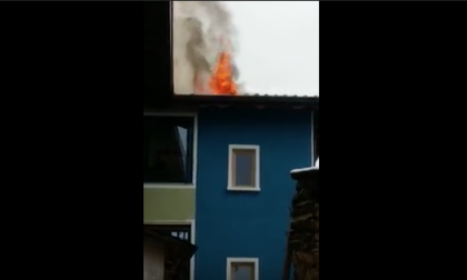 Incendio a Invorio brucia il tetto di una villetta