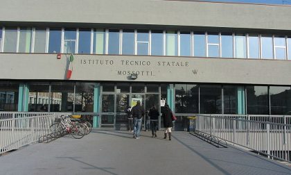 Protesta Mossotti, il Consiglio d'istituto chiede più spazi