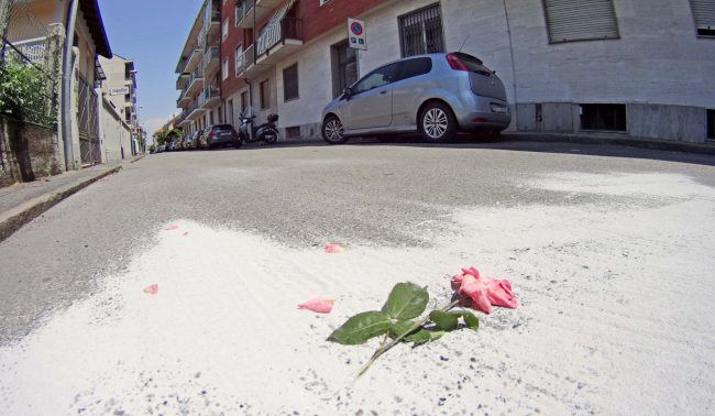 Neonato gettato dal balcone mamma a processo
