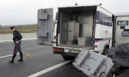 Assalto a portavalori autostrada chiusa