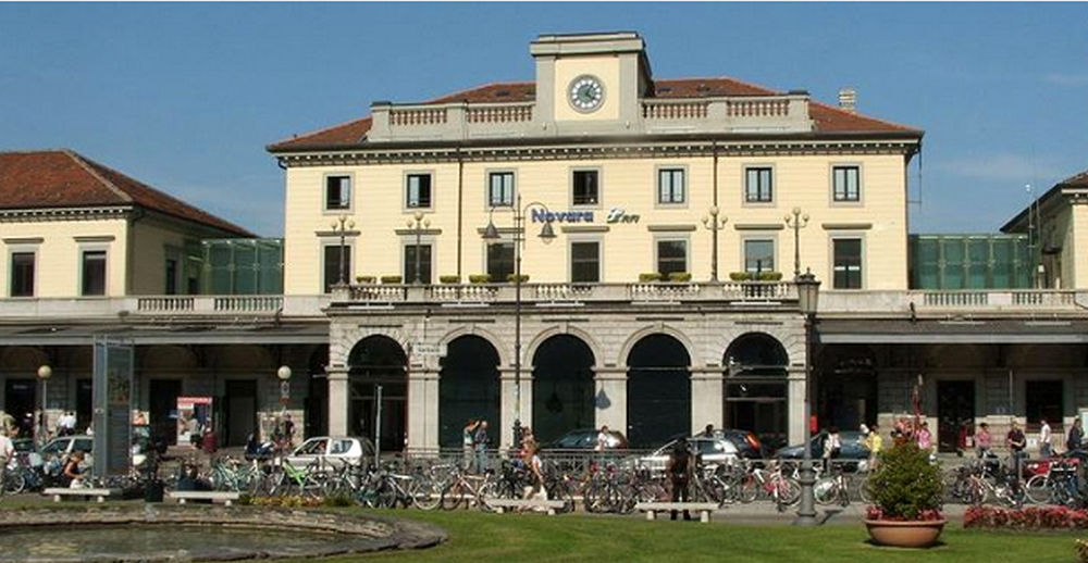 Ragazzo accoltellato al volto in stazione a Novara