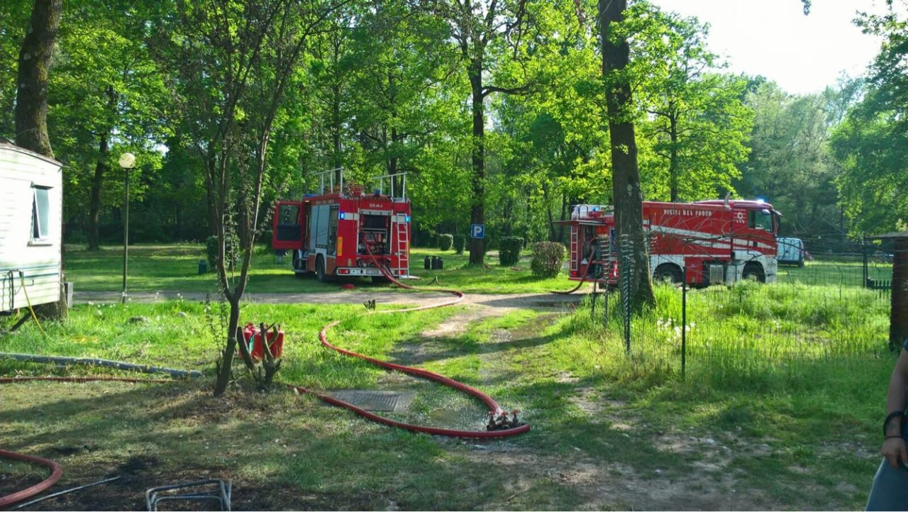 Bungalow a fuoco a Galliate