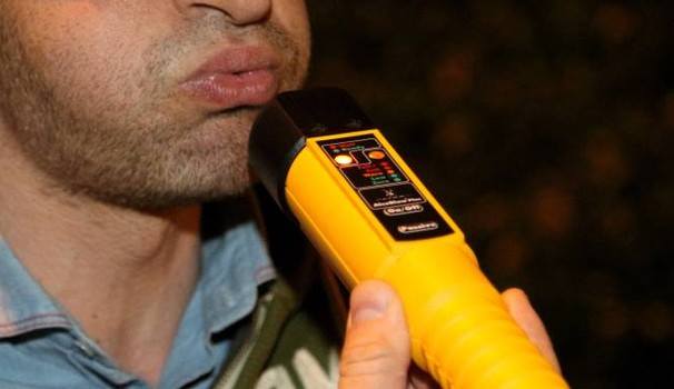 Guida ubriaco e sbanda sulla statale