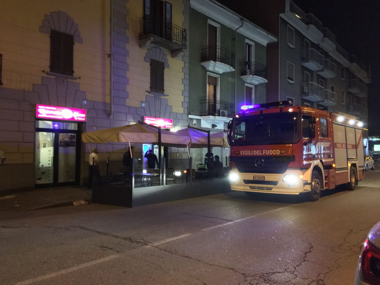 Incendio nella cucina di un ristorante in corso Risorgimento