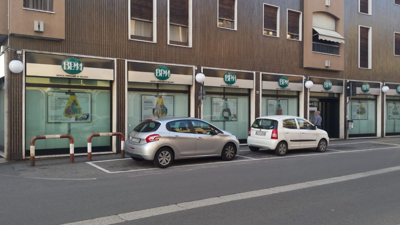 Rapina lampo a Trecate: bottino 80mila euro