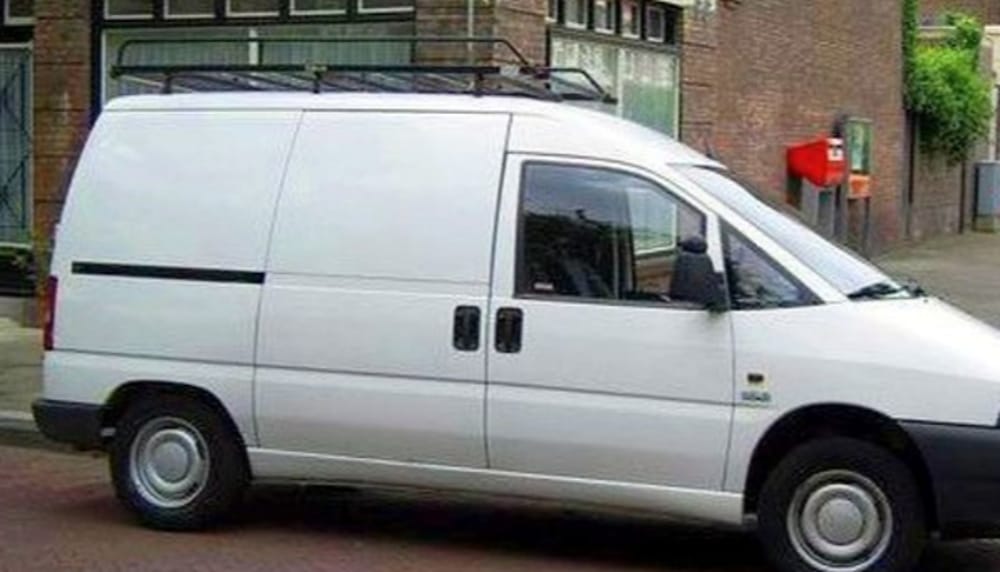Attenzione alla truffa del furgone bianco: è successo anche a Novara