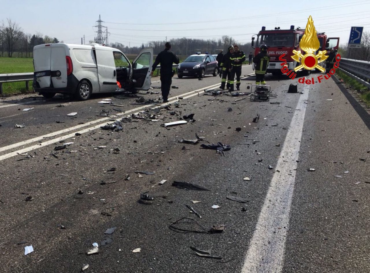 Scontro con un Tir, muore 52enne