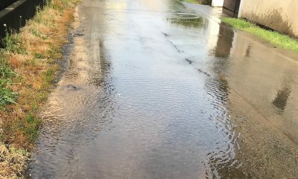 Rotto ancora il tubo strada allagata