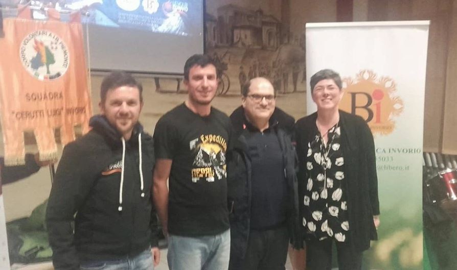 Invoriese sulle vette del Nepal torna in paese e incontra i compaesani