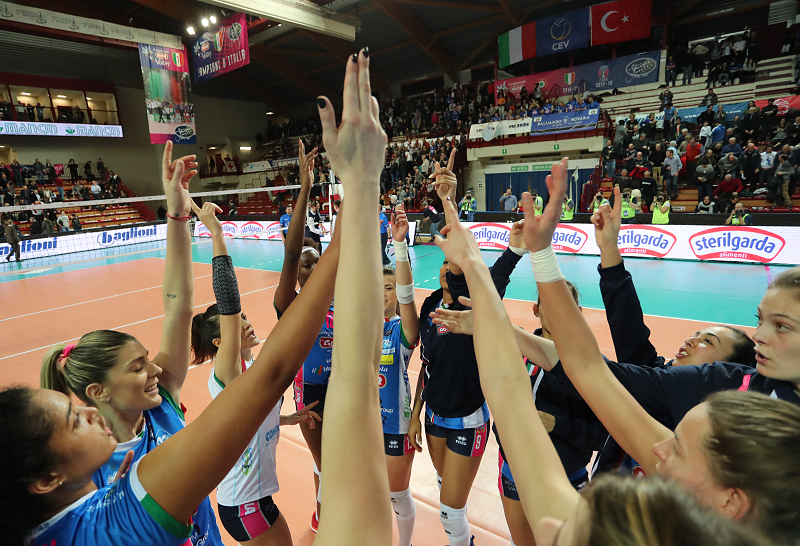 Volley Champions League, la Igor  vince con Stoccarda 3-2: è semifinale