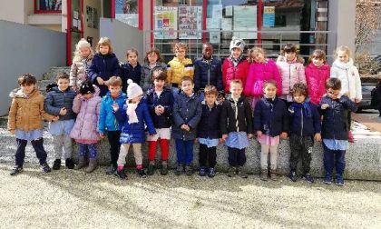 Scuola dell'infanzia in visita al municipio di Castelletto