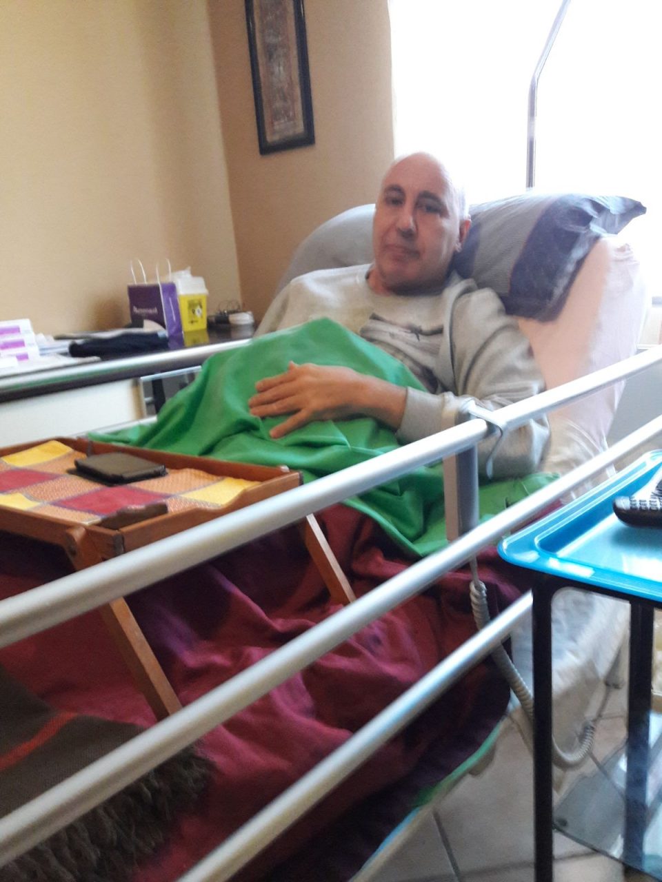 Badante ubriaca lo lascia solo, lui è costretto a chiamare i carabinieri