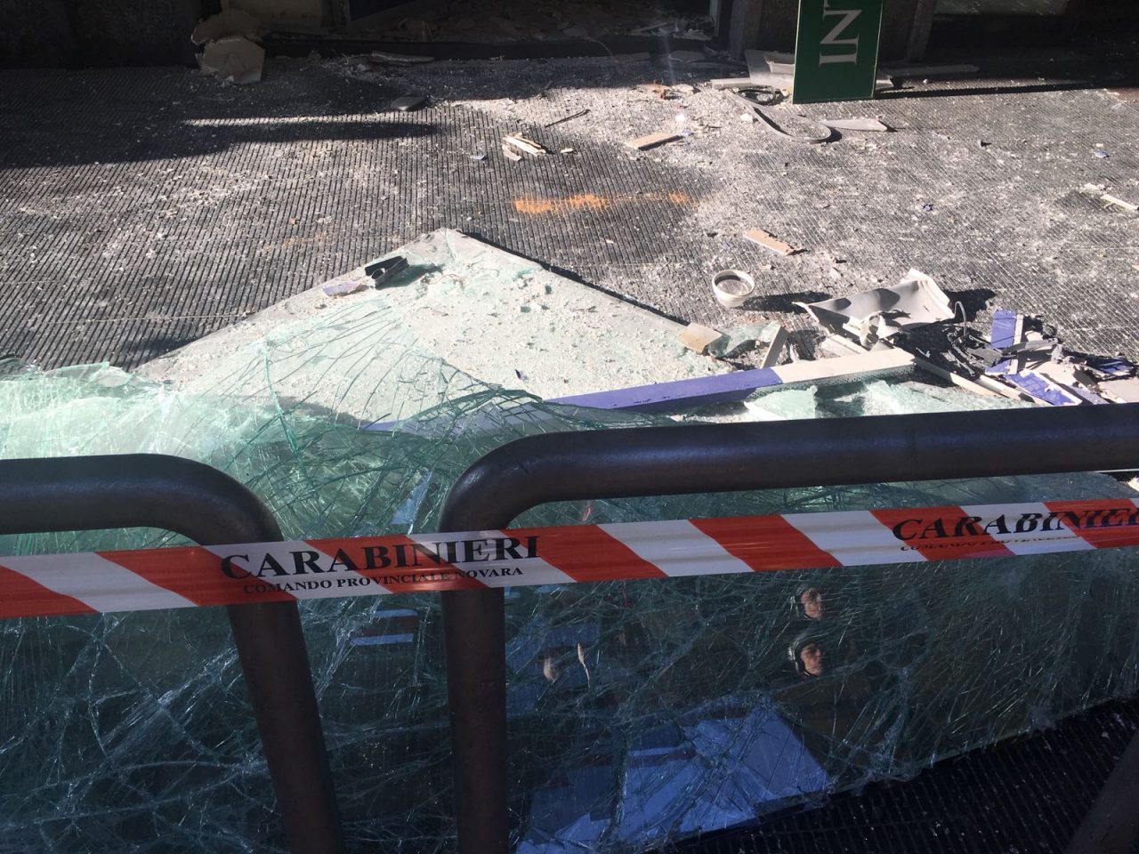 Bancomat svaligiato dai ladri a Trecate – LA GALLERY